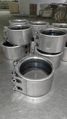 فولاد ضد زنگ 201 مواد اتصال EPDM / NBR مهر و موم حلقه گرفتگی نوع لوله کلیمپ برای کاربردهای صنعت گاز